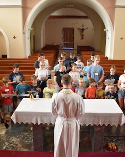 DB8BFF9F-E7C2-45F7-A0CB-B4582DFF1E93